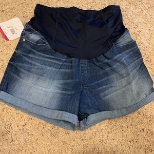 Maternity shorts with stomach band attached